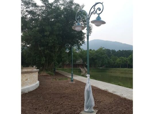 Đèn Mai Chiếu Thủy trang trí sân vườn