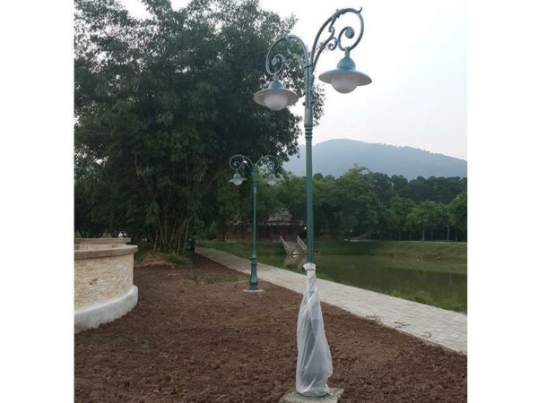 Đèn Mai Chiếu Thủy trang trí sân vườn